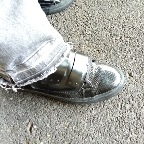 ALDO - Picture 2 of 2